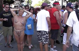 XXX جوجه غالب دوست دختر انيميشن سكسي خود را با مجبور به مکیدن دیک دختر او را